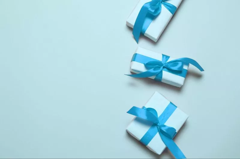 Что такое сувениры: какая бывает сувенирная продукция для компании