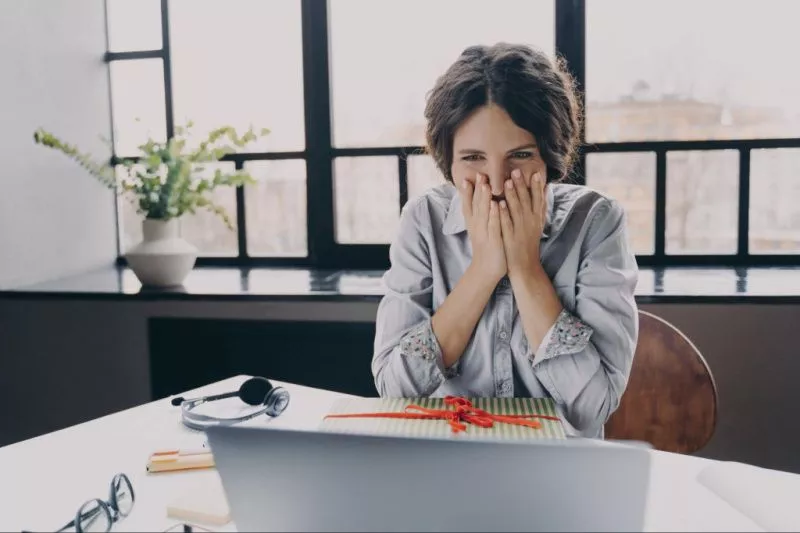 Что подарить коллеге при увольнении на память: идеи памятных подарков сотруднику