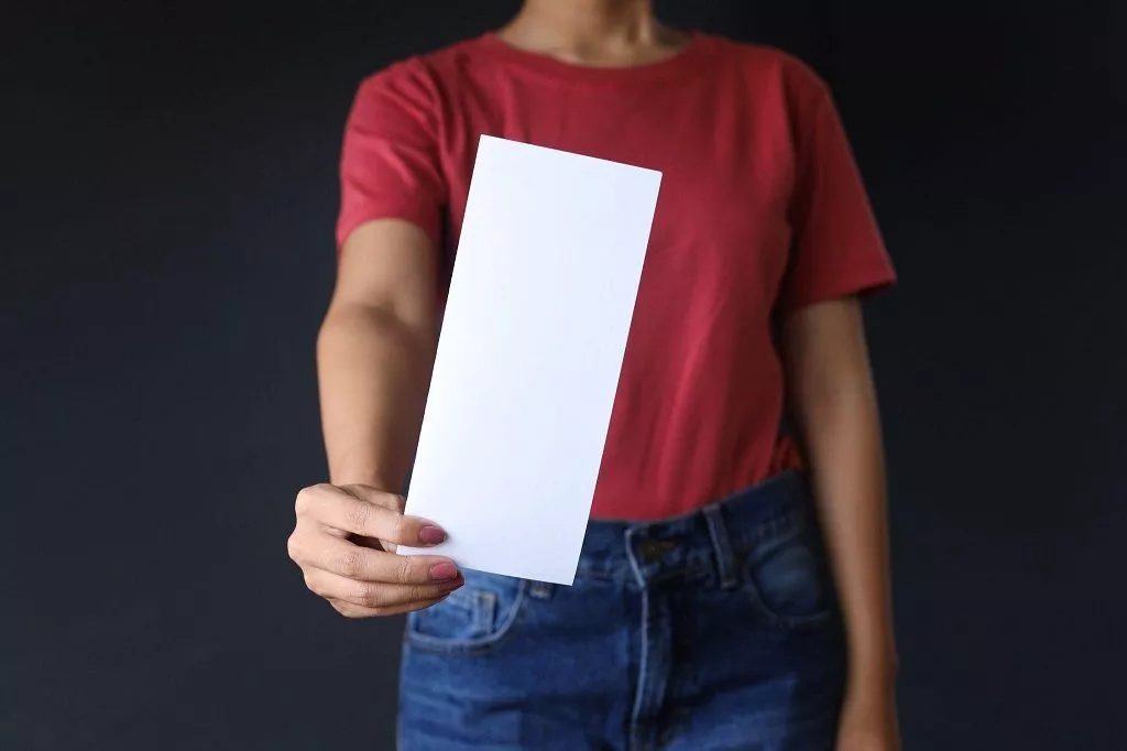 листок в руках