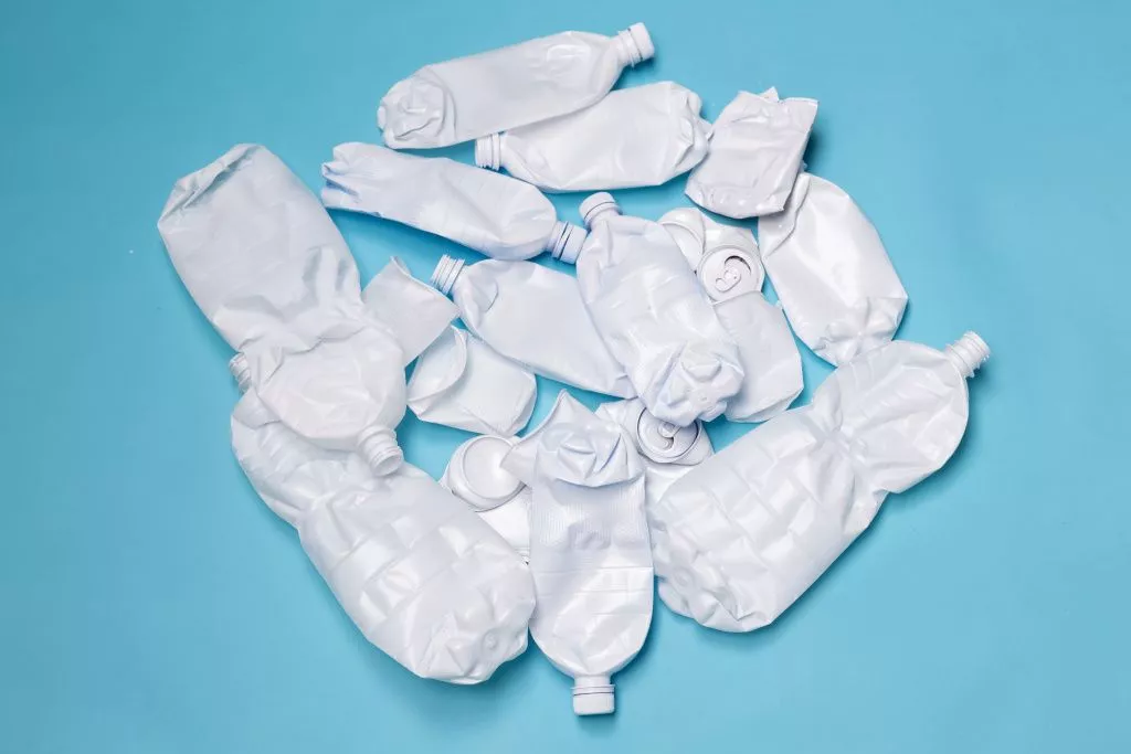 смятые бутылки