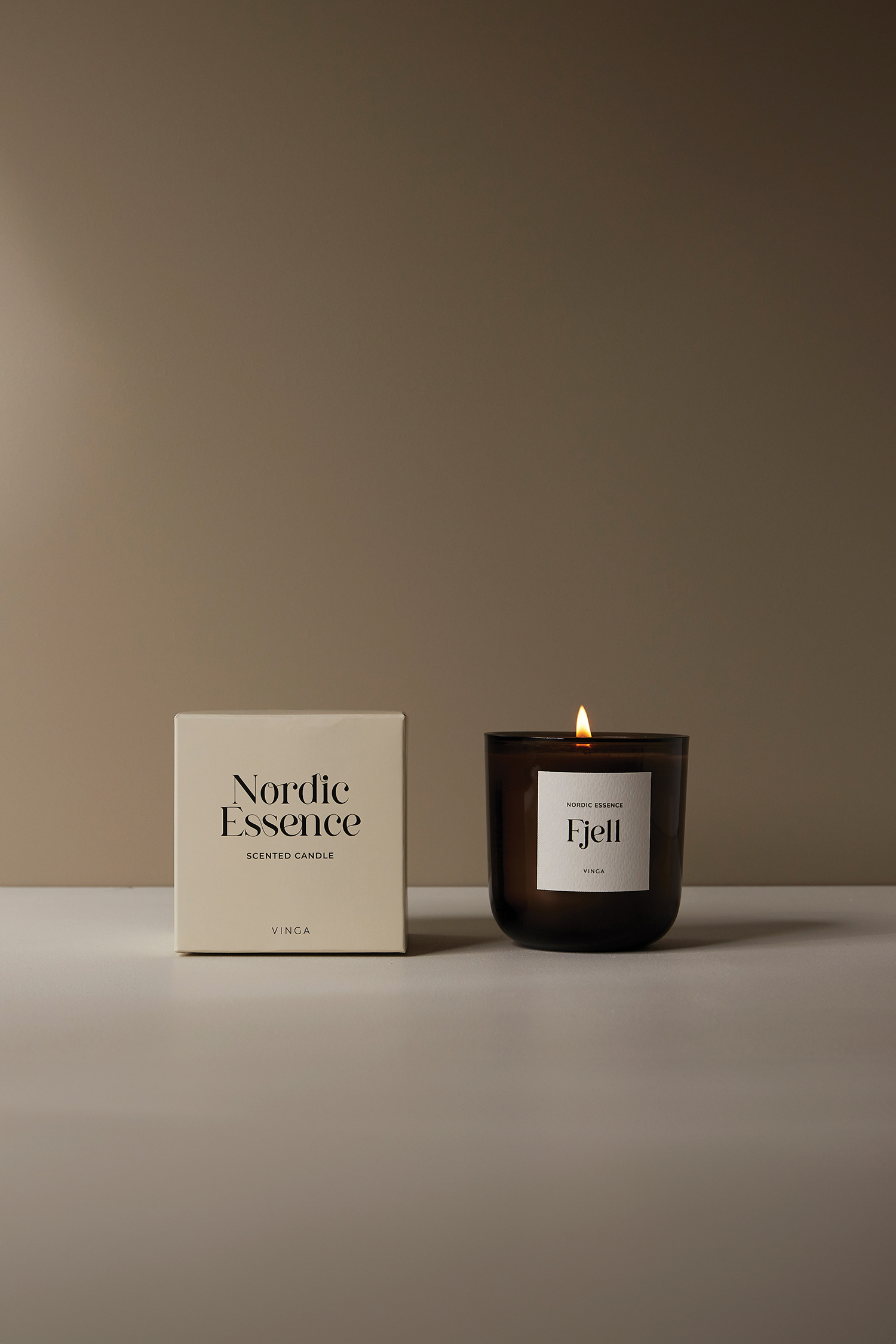 Большая ароматическая свеча VINGA Nordic Essence в стекле