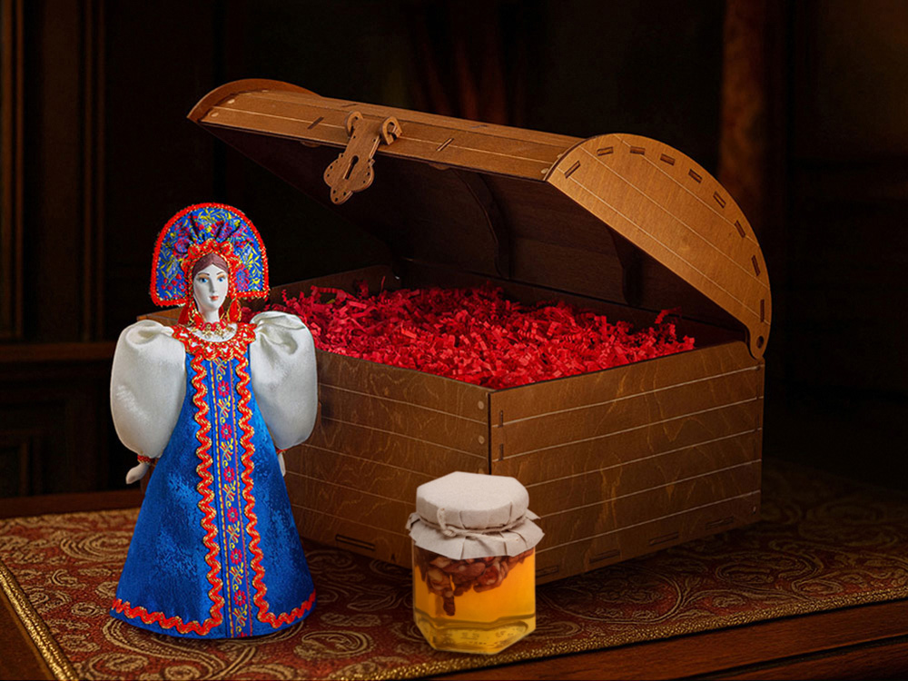 Подарочный набор: кукла фарфоровая, мёд с миксом из орехов