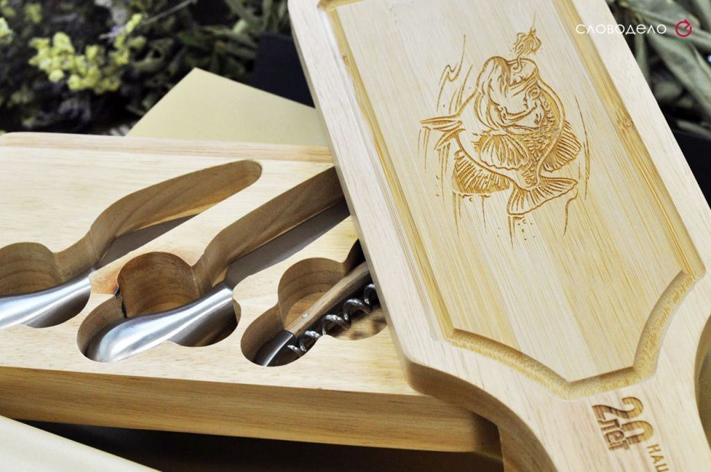 Подарочная кухонная доска с гравировкой