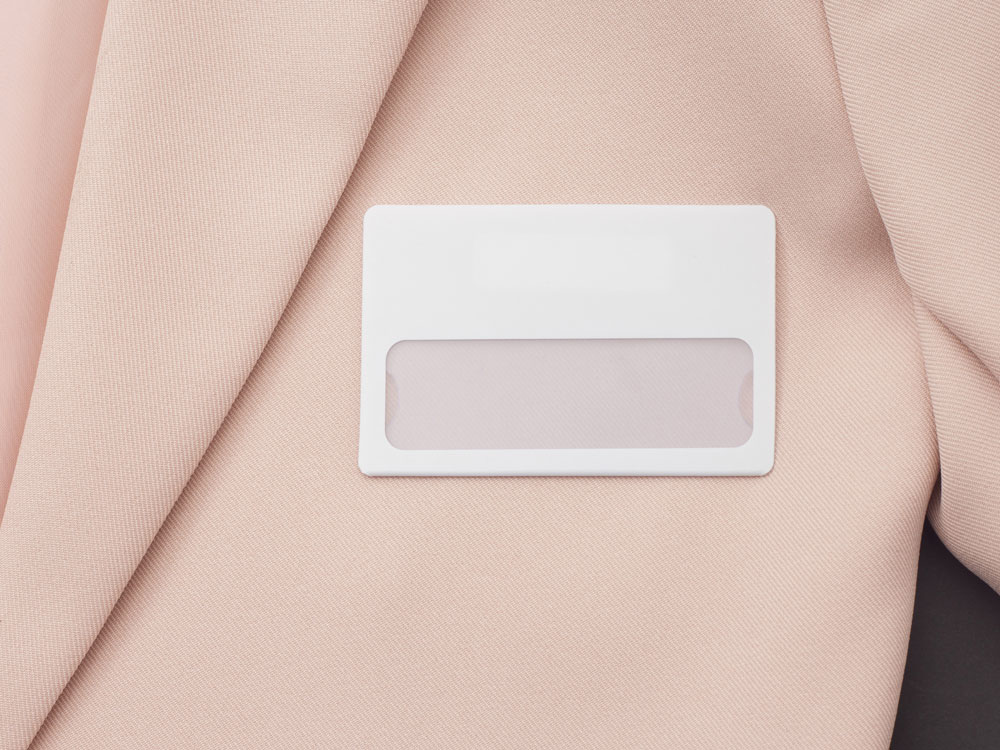 Магнитный пластиковый бейдж