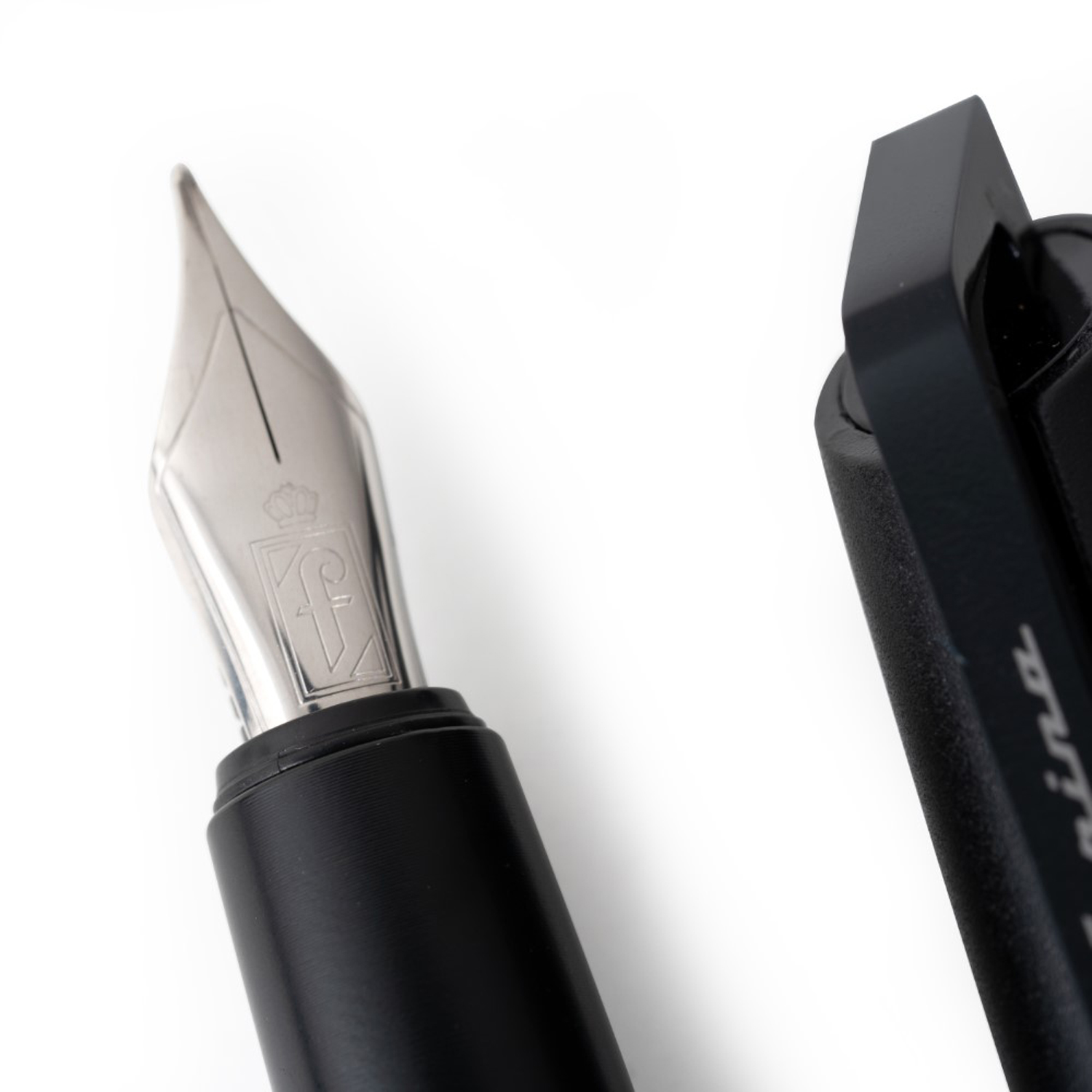 Перьевая ручка Pininfarina PF GO BLACK